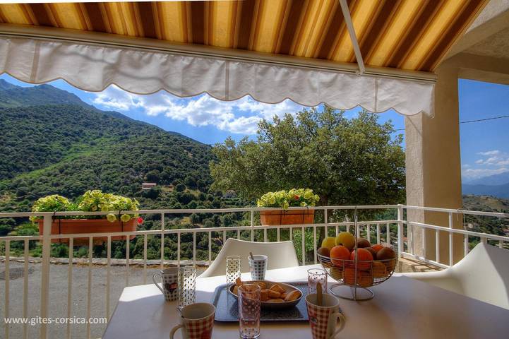 Gîte pour 4 personnes, avec Terrasse à Pietralba
