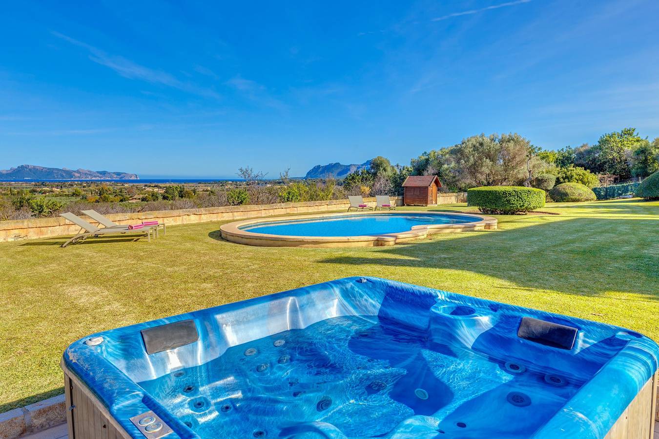 Villa 'Es Coster De Na Llusia' mit Meerblick, Wi-Fi und Klimaanlage in Alcúdia, Mallorca Norden