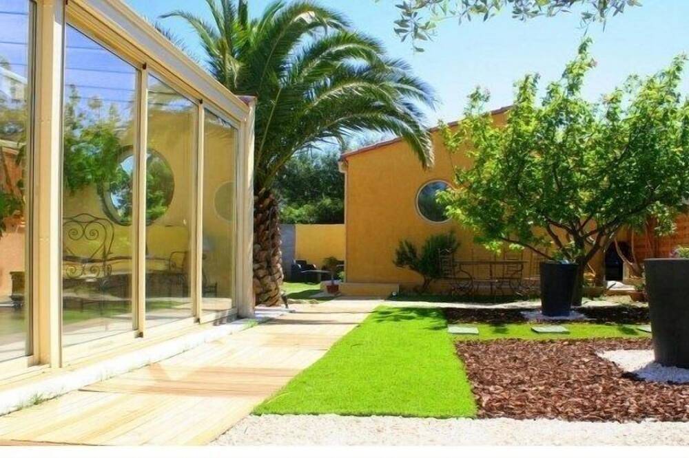 1 Bedroom Guesthouse in Pia in Pia, Côte d'Améthyste