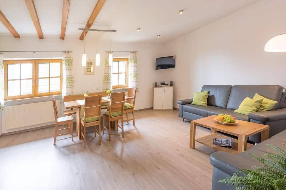 Ganze Wohnung, Neu gestaltete Ferienwohnung für bis zu 5 Personen in Wunsiedel, Landkreis Wunsiedel im Fichtelgebirge