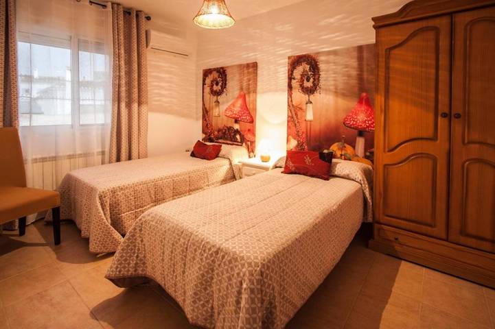 Casa de vacaciones para 15 personas, con piscina además de jardín y jacuzzi, Se admiten mascotas en Provincia de Albacete - 4
