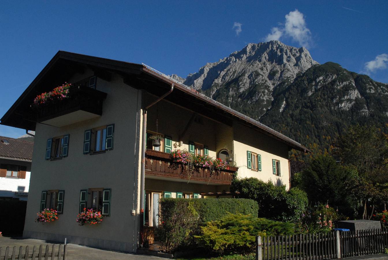 Ganze Wohnung, Ferienwohnung 'Haus Rappolder - Ferienwohnung' mit Bergblick, Privatem Garten und Wlan in Mittenwald, Bayerische Alpen