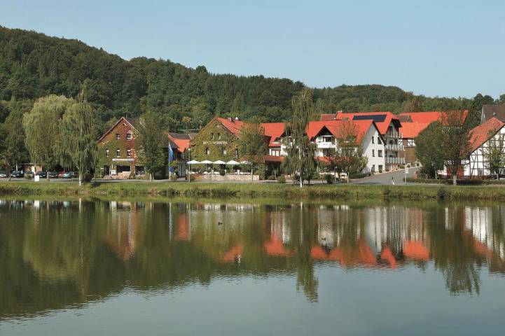 Hotel voor 2 personen, with uitzicht and sauna as well as terras and uitzicht op het meer in Edersee