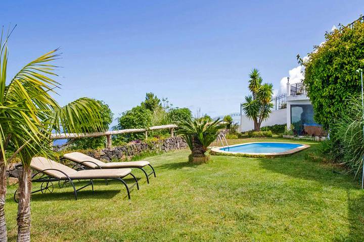 Chalet para 4 personas, con jardín además de jacuzzi y terraza - 1