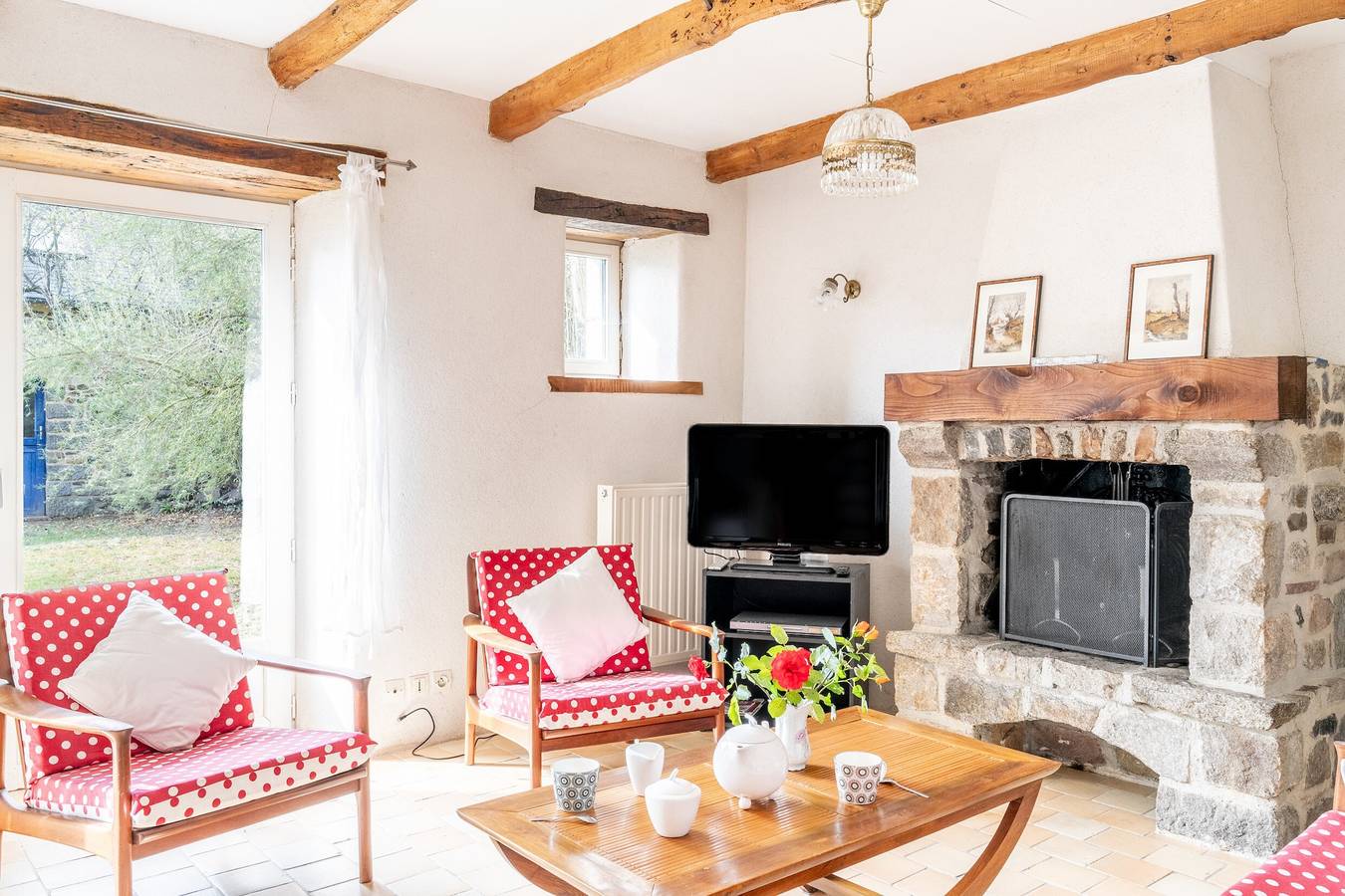 Holiday Home 'Ville Daniel' with Private Terrace, Private Garden and Wi-Fi in Pordic, Côte de Goëlo