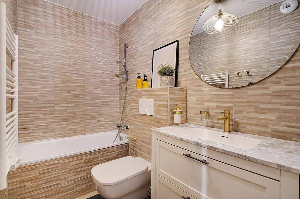 Entire apartment, Luxe 2-bedroom apartment with Terrace and Ac in charming 2min Paris in Clichy, Hauts-de-Seine