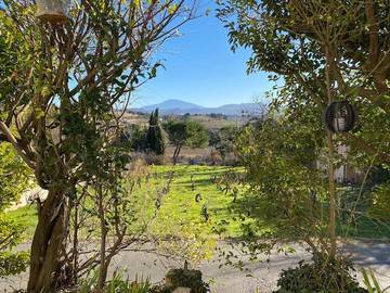 Gîte pour 4 personnes, avec jardin ainsi que terrasse et vue à Cairanne