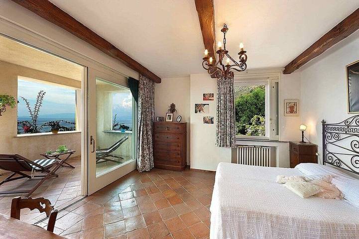 Villa Silara: A characteristic and welcoming three-story villa which faces the sun and the sea, with Free Wi-Fi. in Spiaggia nera (Maratea), Maratea