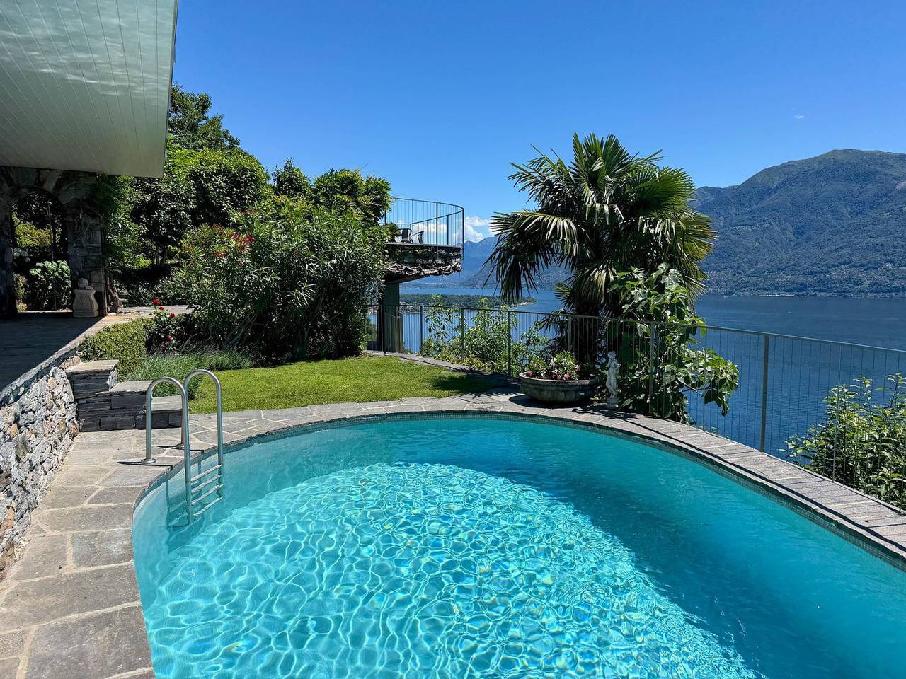 Exklusive Villa mit aussergewöhnlichem Seeblick, privatem Pool und Sauna in Ronco sopra Ascona, Tessiner Alpen