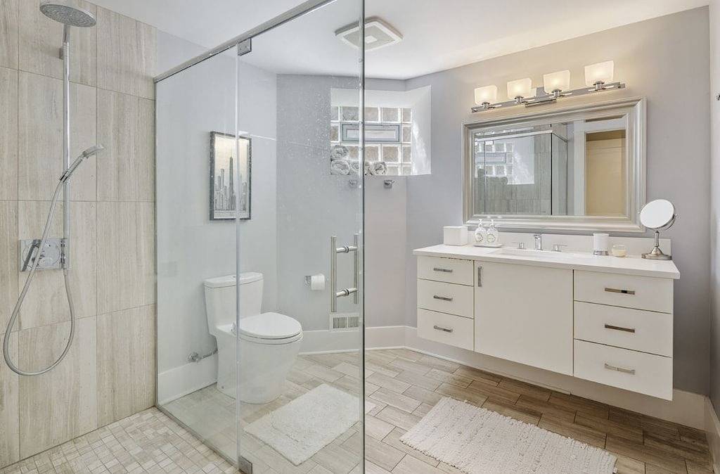 Ganze Wohnung, Lovely getaway 2Br 2Ba Apartment near Wrigley Field in Chicago, Cook County