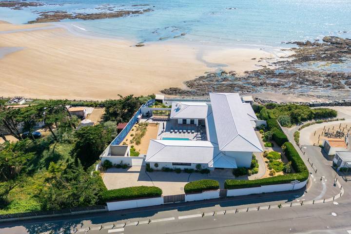 Maison de vacances pour 15 personnes, avec jacuzzi et piscine ainsi que jardin et sauna, adapté aux familles à Bretignolles-sur-Mer