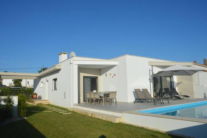 Villa pour 8 personnes, avec Terrasse et Jardin ainsi que Piscine et Vue dans Nadadouro