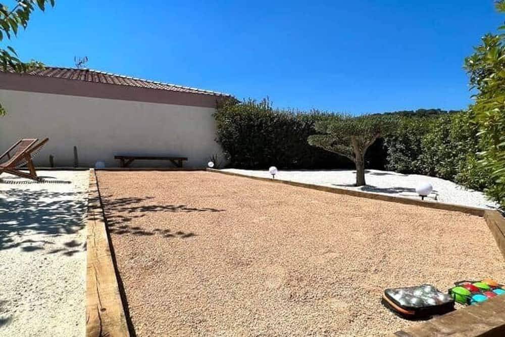 Villa 12 pers - Piscine Chauffée - Pétanque - Jardin 1600m2 - Hyères. in La Crau, Mediterranean Coast (France)