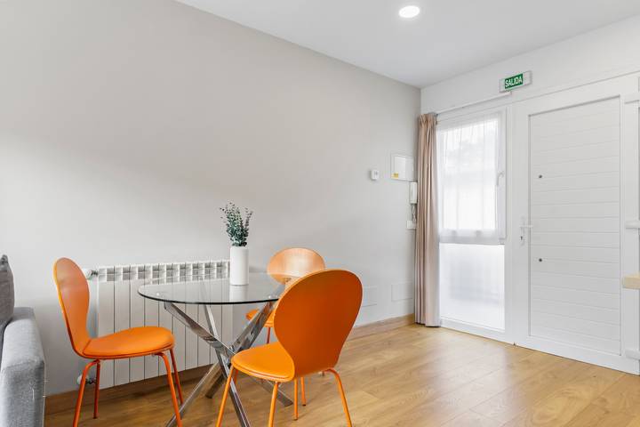 Apartamento entero, Apartamento '4 Jardin- Puerto Chico' con vistas a la montaña y jardín privado in Llanes, Costa Verde