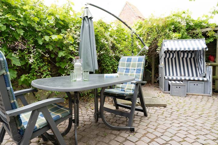Ferienwohnung für 2 Personen, mit Terrasse und Garten in Lemkenhafen - 2