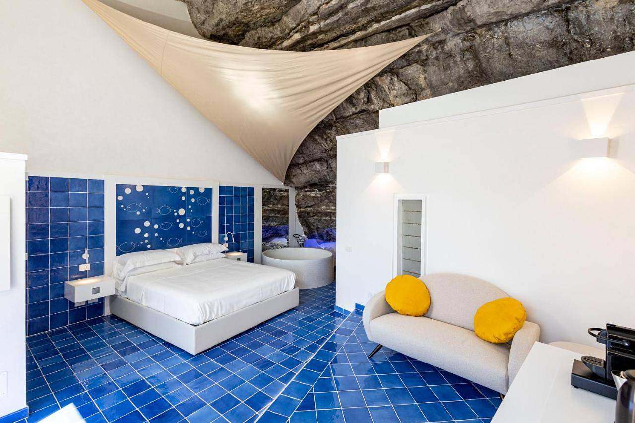 Le suite dei pescatori in Vettica Maggiore, Praiano
