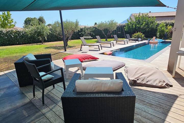 Location de vacances pour 8 personnes, avec Terrasse et Jardin à Solliès-Ville