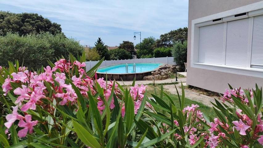 Ferienhaus für 11 Personen, mit Ausblick und Pool sowie Garten - 1