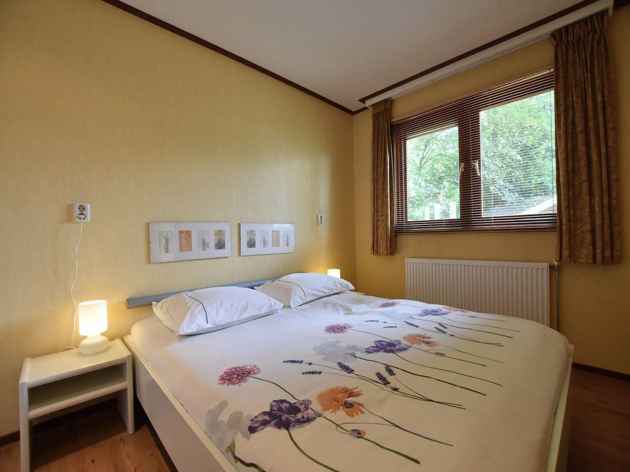 Spacious Chalet in Garderen with Fenced Garden in Veluwe