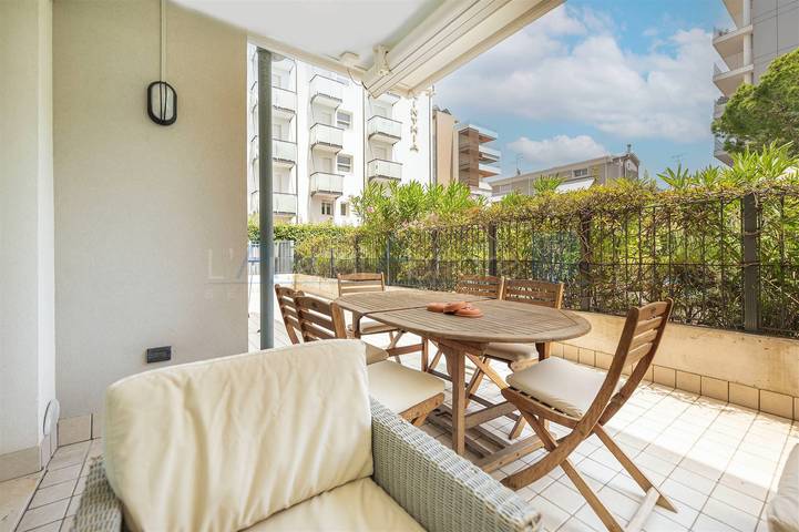 Vacation rental for 6 people, with yard and balcony in Jesolo