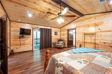 Log Cabin for 10 Guests in Broken Bow, Broken Bow Lake, Picture 3