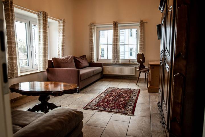 Ganze Ferienwohnung, Ferienwohnungen Lamm - Ferienwohnung 3, 1 Schlafzimmer, 1 Wohn-/Schlafzimmer, max. 4 Personen in Eigeltingen, Schwäbische Alb Radweg Region