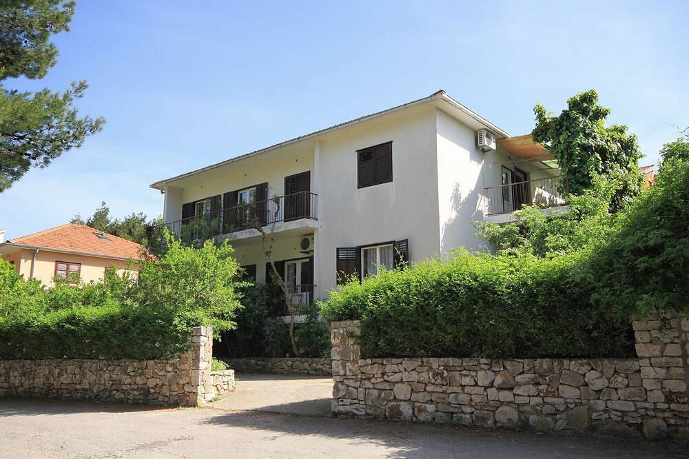 Entire apartment, One bedroom apartment with balcony Jelsa, Hvar (A-8750-a) in Jelsa, Hvar