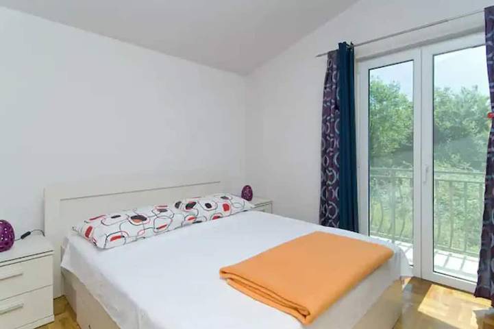 Three Bedroom Villa With Private Pool in Naklice, Omiš-Riviera