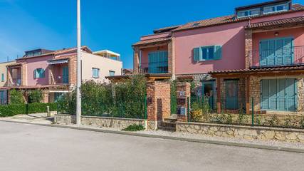 Ferienwohnung für 4 Personen, mit Pool und Terrasse in Nova Vas