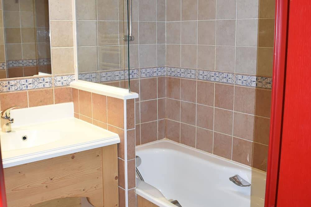 Appartement entier, Apartment Residence 4 stars Les Alpages, 2 rooms, 5 people in Lanslebourg-Mont-Cenis, Région de Saint-Jean-de-Maurienne