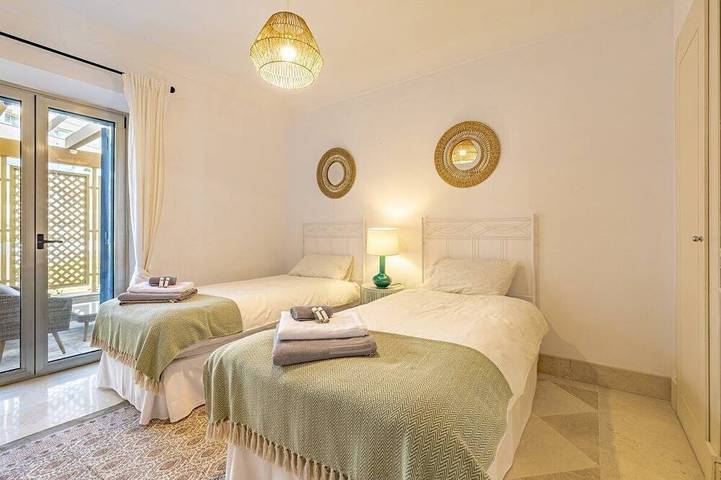 Apartamento entero, Harbor/Canal view 2-bedroom apartment in Puerto Sotogrande, Spain in Sotogrande, San Roque