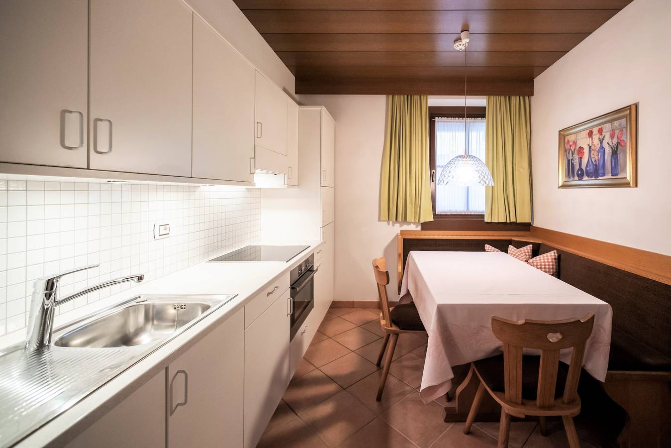 Ganze Wohnung, "Villa Stella Apartment N52" nahe den Skiliften. Wlan, Terrasse und Garten in St. Ulrich in Gröden, Dolomiti Superski