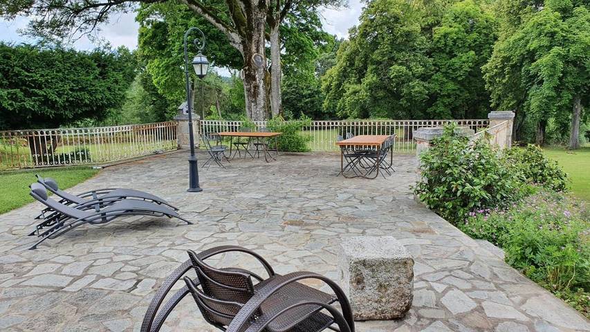 Location de vacances pour 4 personnes, avec jardin ainsi que terrasse et vue à Saint-Victor-Montvianeix - 4