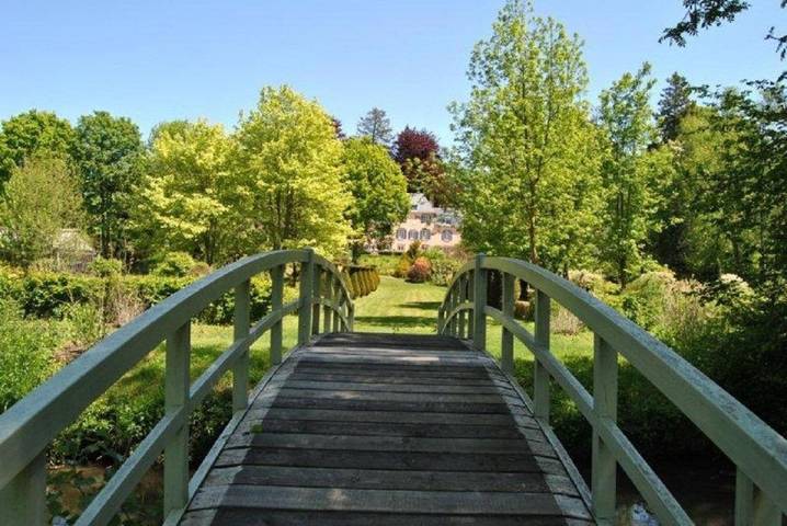 Location de vacances pour 5 personnes, avec piscine ainsi que vue et jardin à Mézilles - 4