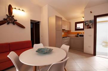 Cottage pour 4 personnes, avec balcon à Isola Rossa