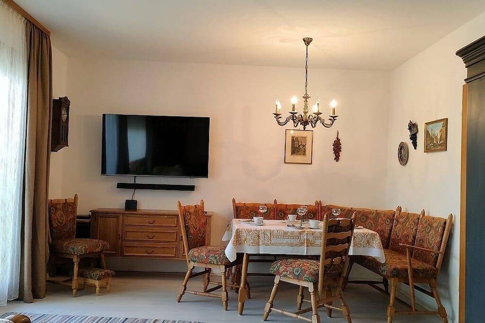 Ganze Wohnung, Gemütliche Ferienwohnung mit 2 Schlafzimmern und Terrasse in Estenfeld, Fränkisches Weinland