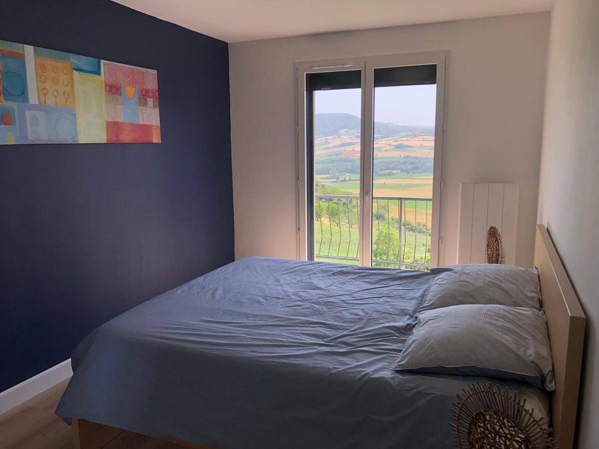 Appartement entier, Three-Bedroom Apartment with View in Veyre-Monton, Région de Clermont-Ferrand