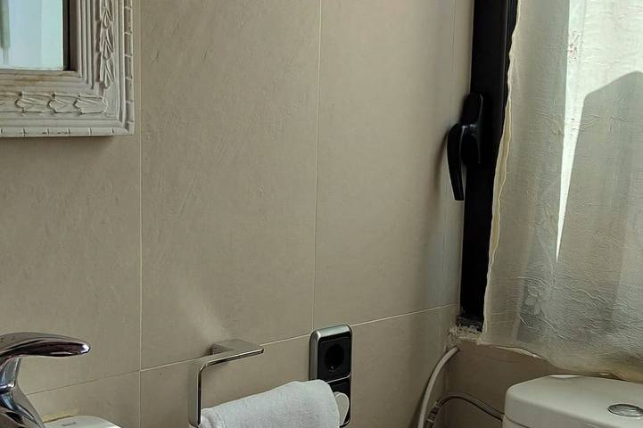 Ganze Wohnung, Penthouse-loft with natural light and sun all day overlooking the city center. in Olot, Naturpark Zona Volcànica de la Garrotxa