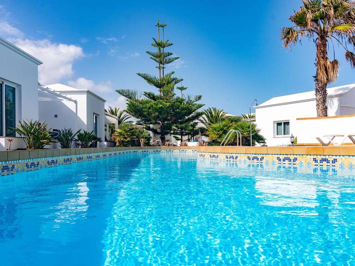 Bungalow para 4 personas, con piscina además de jardín y balcón - 1