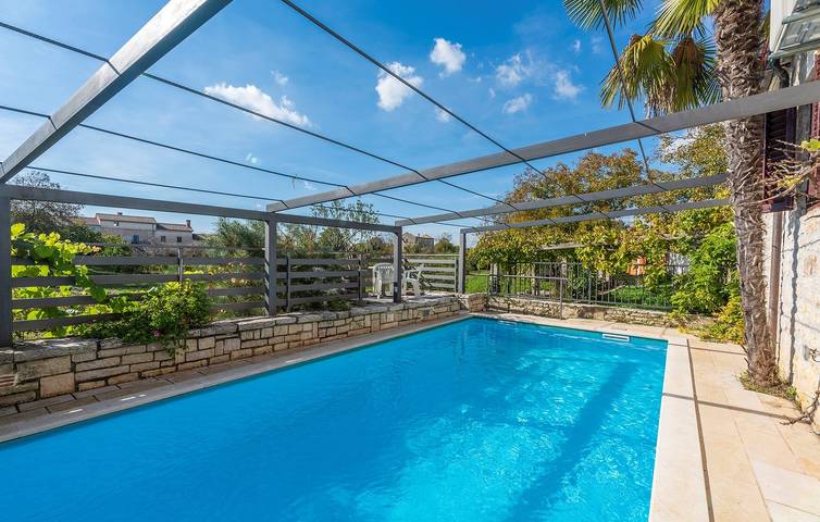 Gîte pour 6 personnes, avec balcon/terrasse et piscine, animaux acceptés à Svetvinčenat - 2