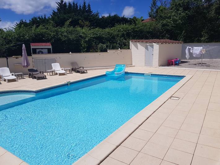Gîte pour 7 personnes, avec piscine ainsi que terrasse et jardin dans le Lot - 4