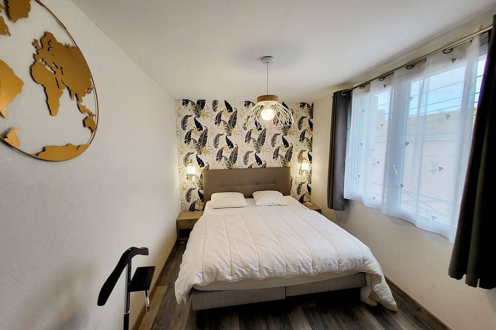 Entire apartment, Charming 2-Room Apartment, Modern and Cozy, Prime City Center Location, Steps from the Beach in Les Sables-d'Olonne, Vendée