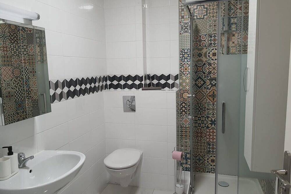 Entire apartment, 1 Bedroom unit in front of Le Bourget Airport in Le Blanc-Mesnil, Seine-Saint-Denis