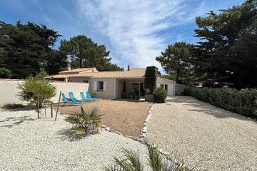 Location de vacances pour 9 personnes, avec jardin ainsi que jacuzzi et terrasse dans Plage des Sables-Vignier