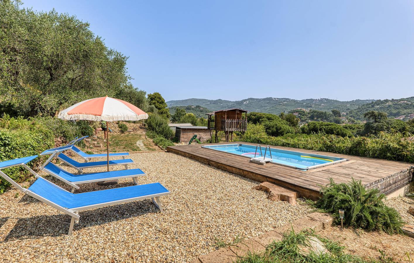 Cozy Apartment near Pizzeria Pepe Nero, Pool & Terrace in Caramagna Ligure, Imperia