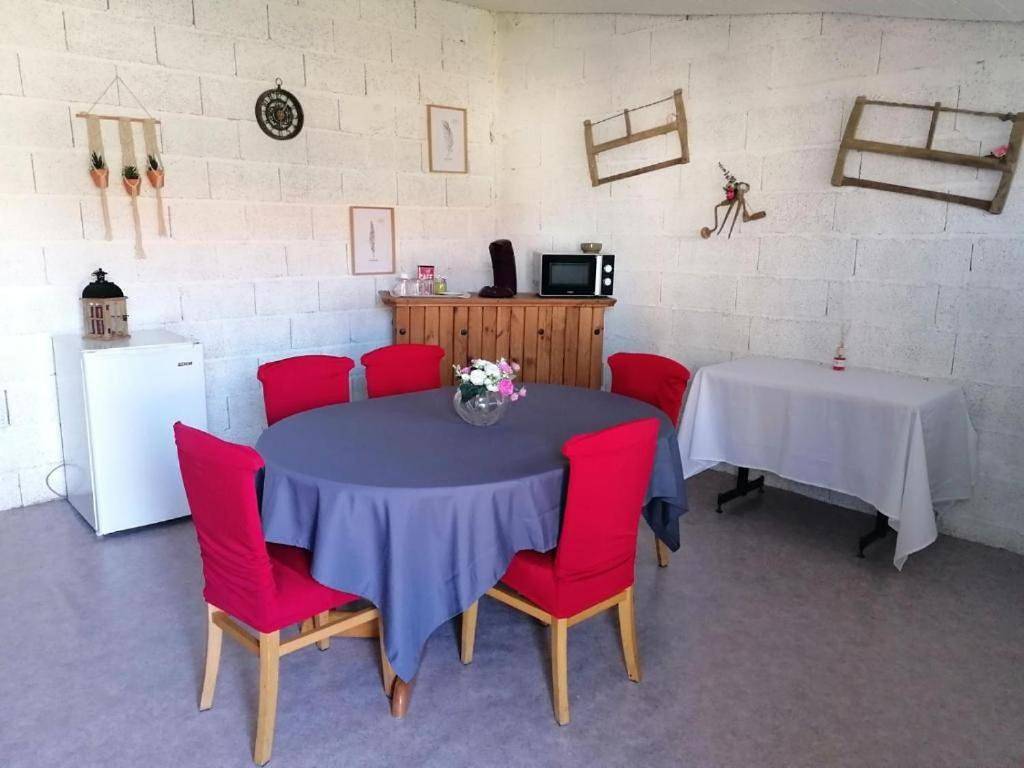 Double Room with Private Bathroom in Les Essarts, Vallée de la Loire