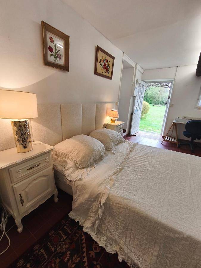 Gîte pour 3 personnes, avec vue ainsi que terrasse et jardin, animaux acceptés à Maigné - 4