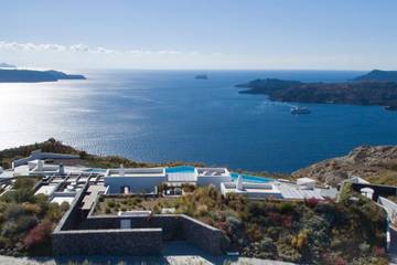 Villa With Pool for 10 People in Santorini, Cyclades, Photo 2