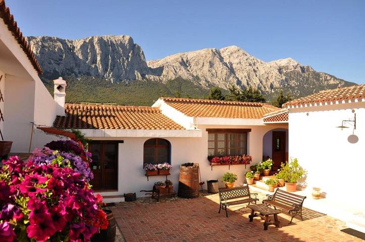 Casa vacanza per 2 persone, con Balcone e Terrazza nonché Giardino e Panorama a Oliena