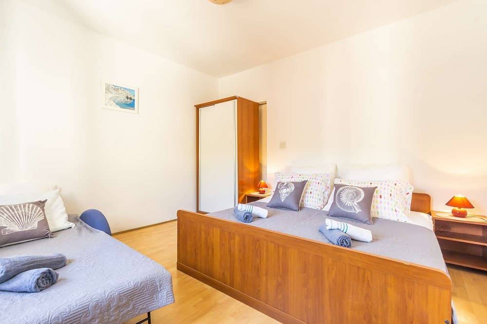 Ganze Wohnung, Apartment with free Wifi and free parking in Metajna, Pag